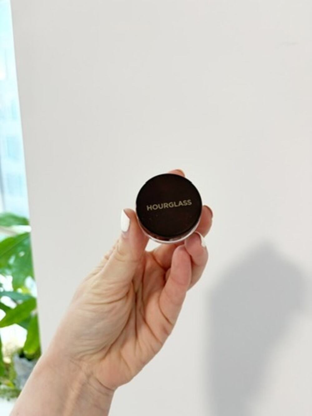 NEW Hourglass Scattered Light Glitter Eyeshadow in Aura Pink